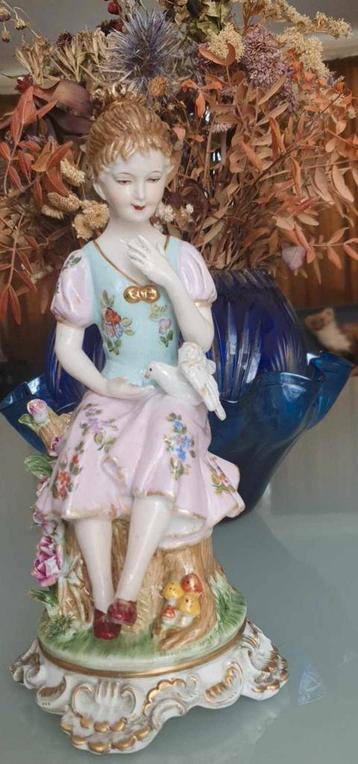 Geërfd. Derby Antieke Handbeschilderde beeld. Jaar 1887-1890 beschikbaar voor biedingen