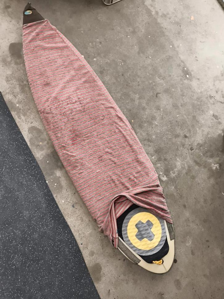 G-Simik 5'8 Quad/Thruster Surfboard, Watersport en Boten, Golfsurfen, Gebruikt, Shortboard, Met vinnen, Met draagtas, Ophalen of Verzenden