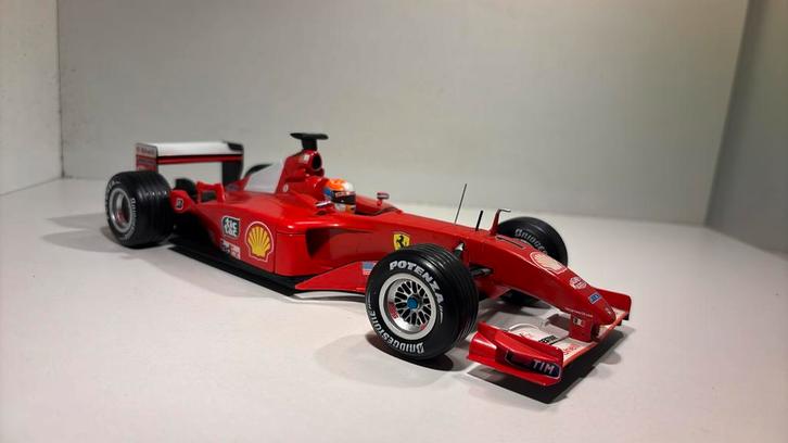 F1 Ferrari f2001 m . Schumacher hot wheels 1.18, Hobby en Vrije tijd, Modelauto's | 1:18, Zo goed als nieuw, Hot Wheels, Ophalen of Verzenden