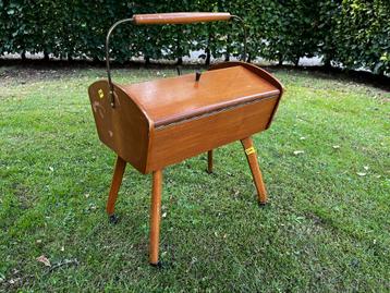 Vintage naaibox ,jaren 70 beschikbaar voor biedingen