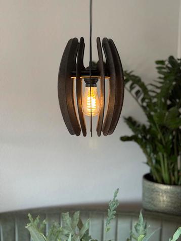 Hang lamp uniek design laser gesneden uit hout beschikbaar voor biedingen