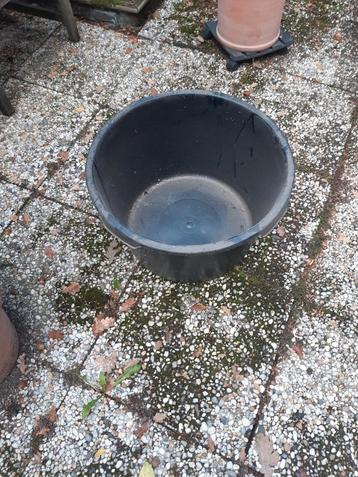 Grote Plastic Bak / Plantenbak beschikbaar voor biedingen