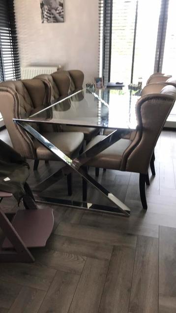 Eettafel  beschikbaar voor biedingen