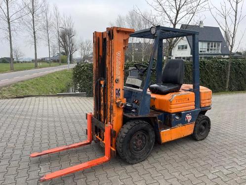 Toyota 2.5ton diesel triplo heftruck forklift (bj 1990), Zakelijke goederen, Machines en Bouw | Heftrucks en Intern transport