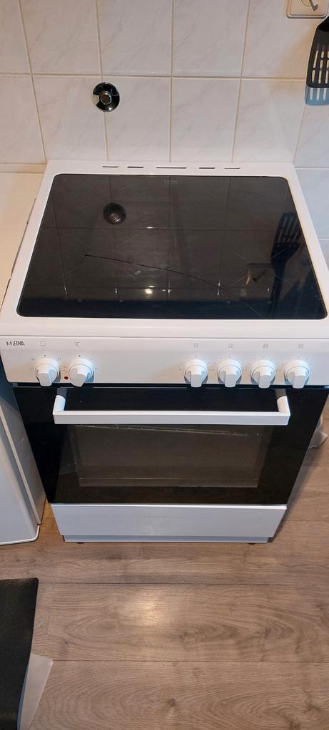 Inductie fornuis met barst in het glas. Zie omschrijving, Witgoed en Apparatuur, Fornuizen, Vrijstaand, Inductie, 4 kookzones