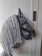 Mooie grijze hobbyhorse met lange manen, Ophalen of Verzenden, Zo goed als nieuw, Jongen of Meisje