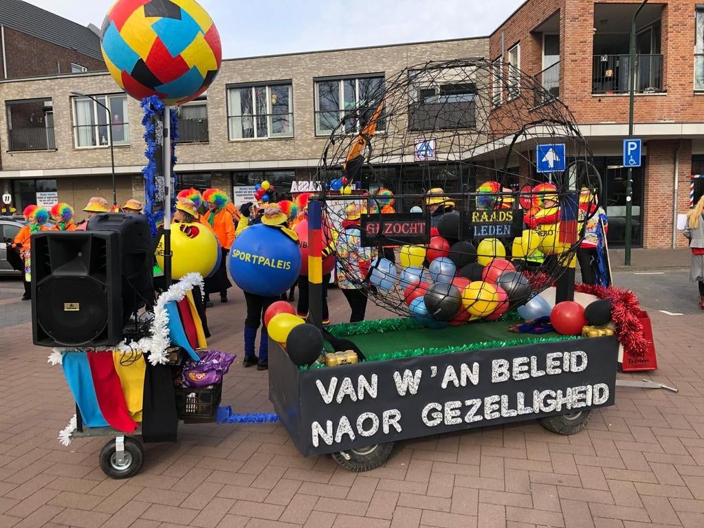 Carnavalsloopgroep bingomolen, Hobby en Vrije tijd, Feestartikelen | Verhuur, Carnaval, Ophalen