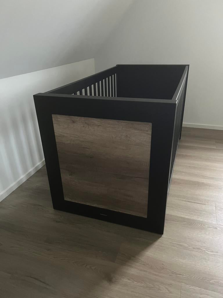 Kidsmill Long Island Babybed Zwart, met zeer goed matras, Ophalen, Zo goed als nieuw, Ledikant