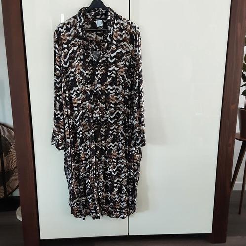 Jurk, Sarah Lindholm, maat 52, motief zwart/wit/bruin, Kleding | Dames, Grote Maten, Zo goed als nieuw, Jurk, Zwart, Ophalen of Verzenden
