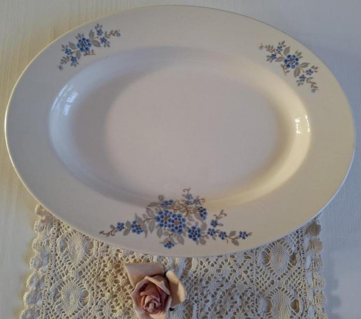 Grote ovale schaal vergeet me nietjes , decor 823, P. Regout, Antiek en Kunst, Curiosa en Brocante, Ophalen of Verzenden