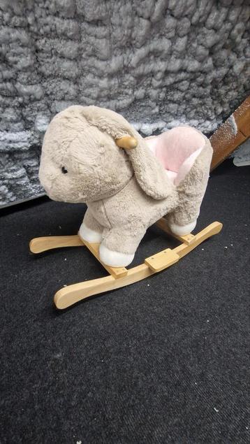 Hobbel konijn beschikbaar voor biedingen