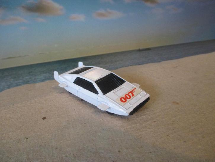 1:64 Lotus Esprit Corgi Juniors James Bond submarine, Hobby en Vrije tijd, Modelauto's | Overige schalen, Zo goed als nieuw, Auto