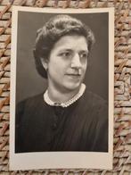 Foto portret vrouw september 1943, Ophalen of Verzenden, 1940 tot 1960, Gebruikt, Foto