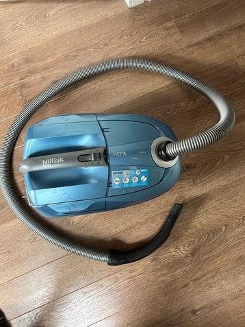 Nilfisk stofzuiger 2000 wat met Hepa filter voor een tientje beschikbaar voor biedingen