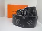 Elegant Leather Belt with Luxury-Inspired Design – Black, Kleding | Dames, Riemen en Ceinturen, Ophalen of Verzenden, Nieuw, Zwart
