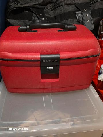 Carlton Beautycase - Rood met Slot beschikbaar voor biedingen