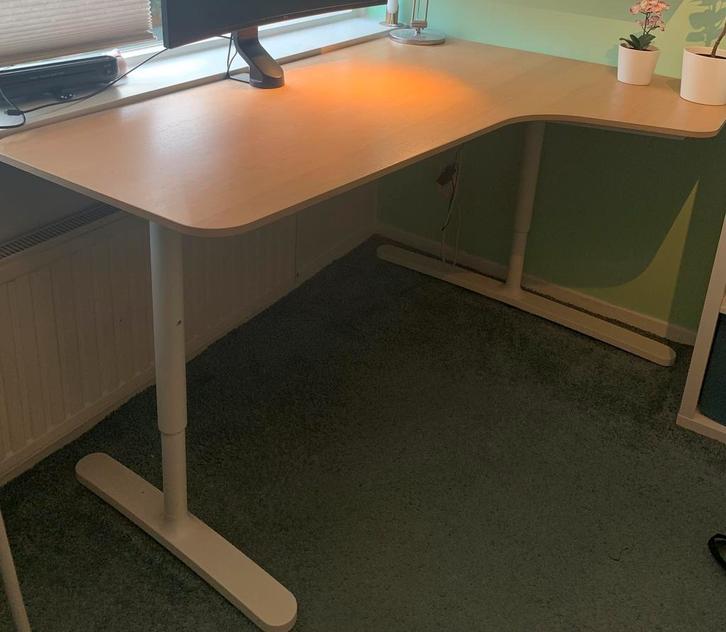 Bekant hoekbureau rechts wit gebeitst eikenfineer/bruin, Huis en Inrichting, Bureaus, Zo goed als nieuw, Ophalen of Verzenden