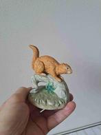 Eekhoorn van porselein op boomstronk B10xH10cm, Ophalen of Verzenden, Zo goed als nieuw, Wild dier, Beeldje of Figuurtje