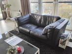 Zwart leer.  2 zits bankje €60., Ophalen