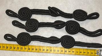 Set van 3 grote bruine brandenburgers  vintage sluitingen beschikbaar voor biedingen