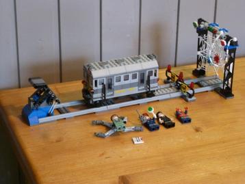 Lego 4855, Spider-Man's train rescue.
