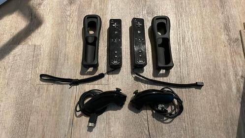 2 zeer nette zwarte motion inside controllers met nunchuk, Spelcomputers en Games, Spelcomputers | Nintendo Consoles | Accessoires