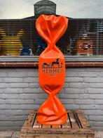 Oranje Hermes snoep sculptuur reclame, Ophalen