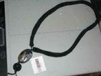 Nieuwe lange ketting van Manouk zwart., Sieraden, Tassen en Uiterlijk, Ophalen of Verzenden, Nieuw, Zwart