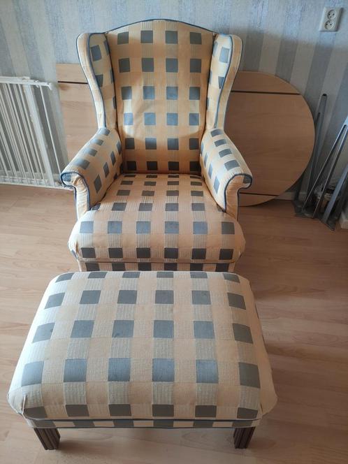 Hele fijne stoel met voeten bankje ., Huis en Inrichting, Banken | Sofa's en Chaises Longues, Zo goed als nieuw, Eenpersoons, Minder dan 150 cm