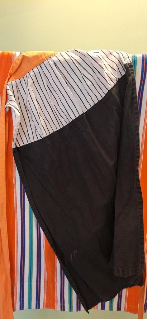 XXL klederdracht rok met schort, Antiek en Kunst, Antiek | Kleding en Accessoires, Dames, Ophalen