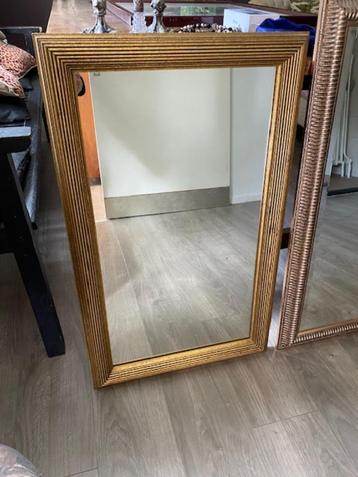 Grote spiegel met sierlijke lijst – 85 x 52 cm Gouden kleur beschikbaar voor biedingen