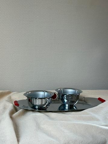 Vintage art deco metalen & rood kunststof roomstel beschikbaar voor biedingen