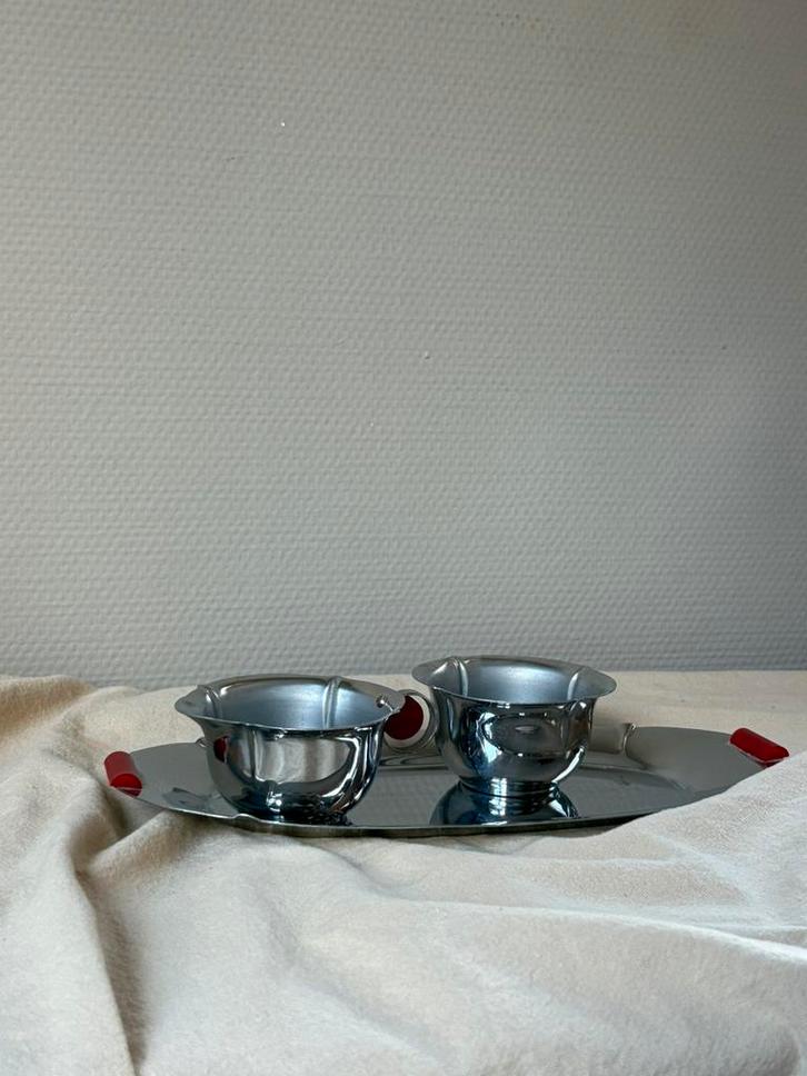 Vintage art deco metalen & rood kunststof roomstel, Huis en Inrichting, Keuken | Servies, Zo goed als nieuw, Overige typen, Overige stijlen