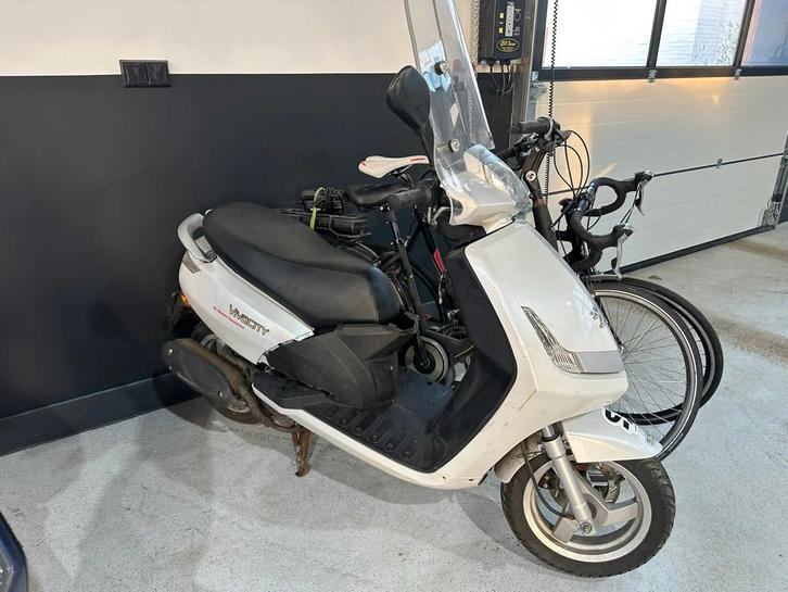 Defecte Peugeot Vivacity scooter, Fietsen en Brommers, Snorfietsen en Snorscooters, Gebruikt, Peugeot, Benzine, Ophalen