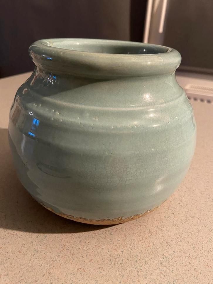 Lichtblauwe grove vaas met een dikke buik 16/13cm, Huis en Inrichting, Woonaccessoires | Vazen, Zo goed als nieuw, Blauw, Minder dan 50 cm
