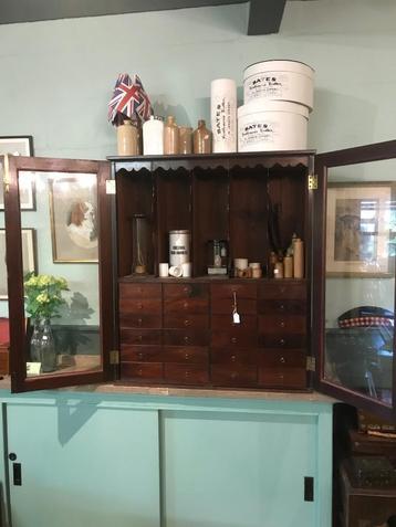 Verzamelaarskast mahoniehout 19e eeuw. beschikbaar voor biedingen