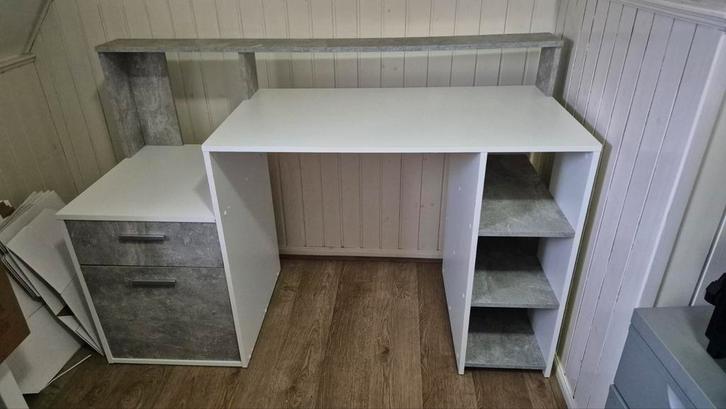 Bureau met lichte gebruikerssporen, Huis en Inrichting, Bureaus, Gebruikt, Bureau, Ophalen