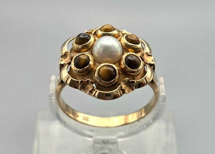 Gouden antieke ring  edelsteen tijgeroog en parel. 2025/524, Sieraden, Tassen en Uiterlijk, Ringen, Zo goed als nieuw, Dame, Kleiner dan 17