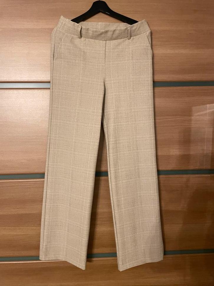 Helena Hart travelstof broek maat 38, Kleding | Dames, Broeken en Pantalons, Nieuw, Maat 38/40 (M), Beige, Lang, Ophalen of Verzenden