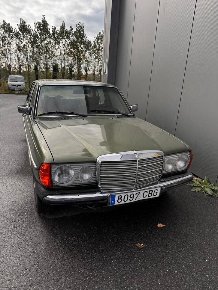 Oldtimer Mercedes Benz W123 250 met 15.678 km, Auto's, Oldtimers, Bedrijf, Airconditioning, Mercedes-Benz, Benzine, Sedan, Handgeschakeld