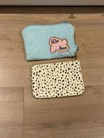 Te koop 2 etuis, Ophalen of Verzenden, Zo goed als nieuw