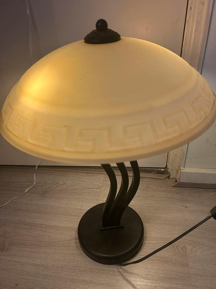 Stijlvolle tafellamp met Griekse decoratie, Huis en Inrichting, Lampen | Tafellampen, Gebruikt, Minder dan 50 cm, Glas, Ophalen