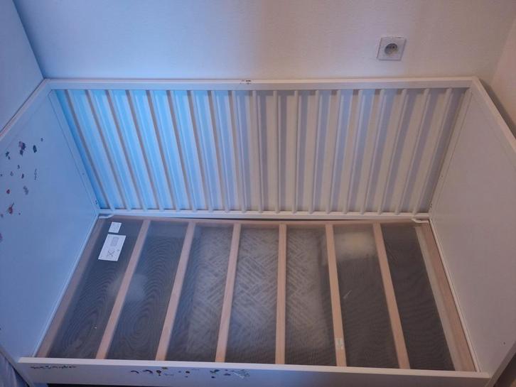Peuterbed ikea, Kinderen en Baby's, Kinderkamer | Bedden, Gebruikt, 180 cm of meer, 85 tot 100 cm, Lattenbodem, Ophalen