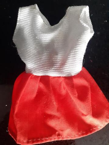 Jurkje kleine pop. beschikbaar voor biedingen