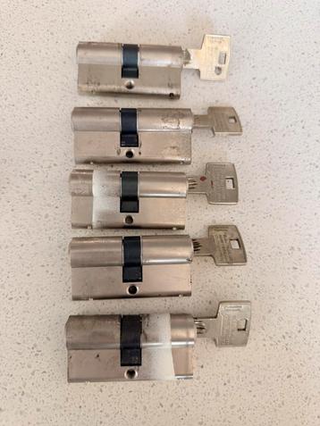 13 Complete Pfaffenhain Euro cylinder locks + accessoires beschikbaar voor biedingen