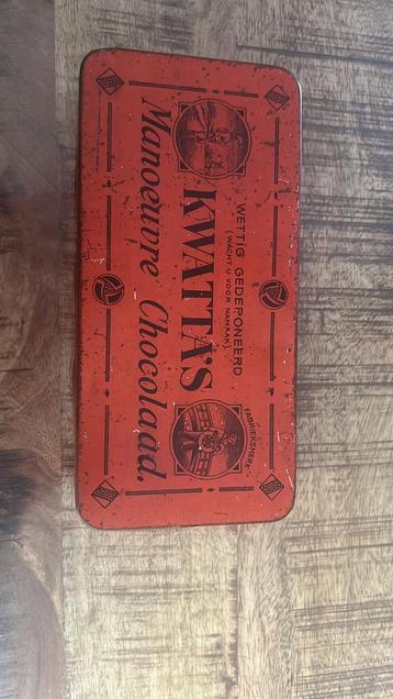 boek, helm, gasmasker, badges beschikbaar voor biedingen