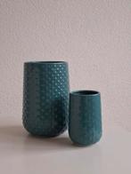 Set van 2 HEMA vazen - Blauw/groen, Huis en Inrichting, Woonaccessoires | Vazen, Blauw, Aardewerk of Porselein, Ophalen of Verzenden