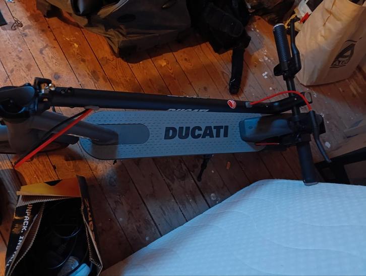 Ducati Elektrische Step - Zo Goed Als Nieuw!, Fietsen en Brommers, Steps, Zo goed als nieuw, Elektrische step (E-scooter), Ophalen of Verzenden