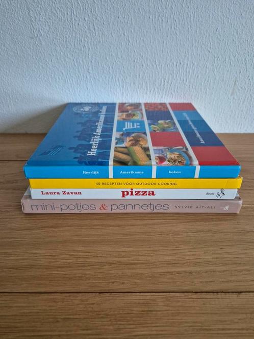 Set van 4 kookboeken: o.a.Amerikaans, pizza, outdoor cooking, Boeken, Tijdschriften en Kranten, Zo goed als nieuw, Ophalen of Verzenden