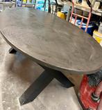 Ovale betonciré tafel met stalen poten, Huis en Inrichting, Tafels | Eettafels, Gebruikt, 100 tot 150 cm, Ophalen of Verzenden
